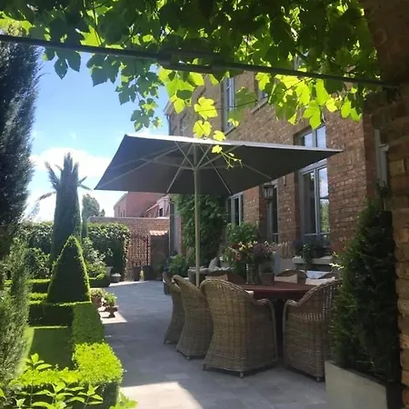 Le Cloitre St Joseph Bed & Breakfast 4*