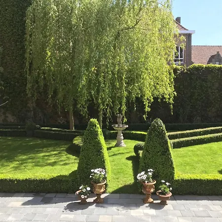 Le Cloitre St Joseph Bed & Breakfast 4*